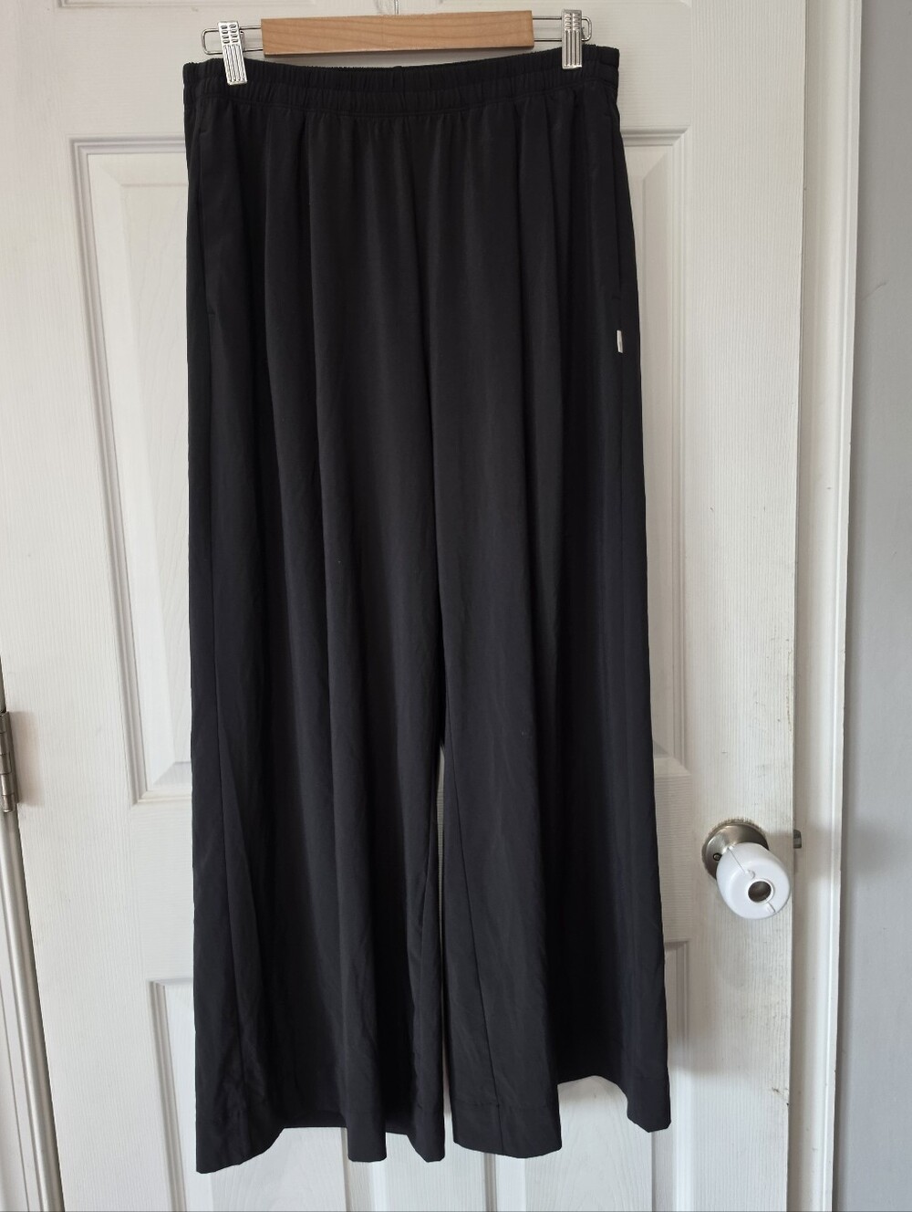 Vuori Villa Vibes Wide Leg Pants Womens Size Medium Short Black